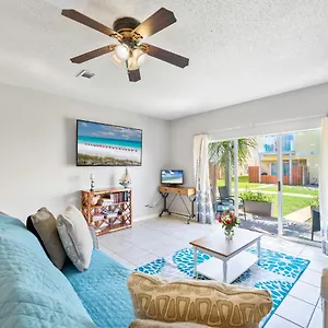  Holiday home House 5min Walk To Beach, Pool, Close To Shops And Activities